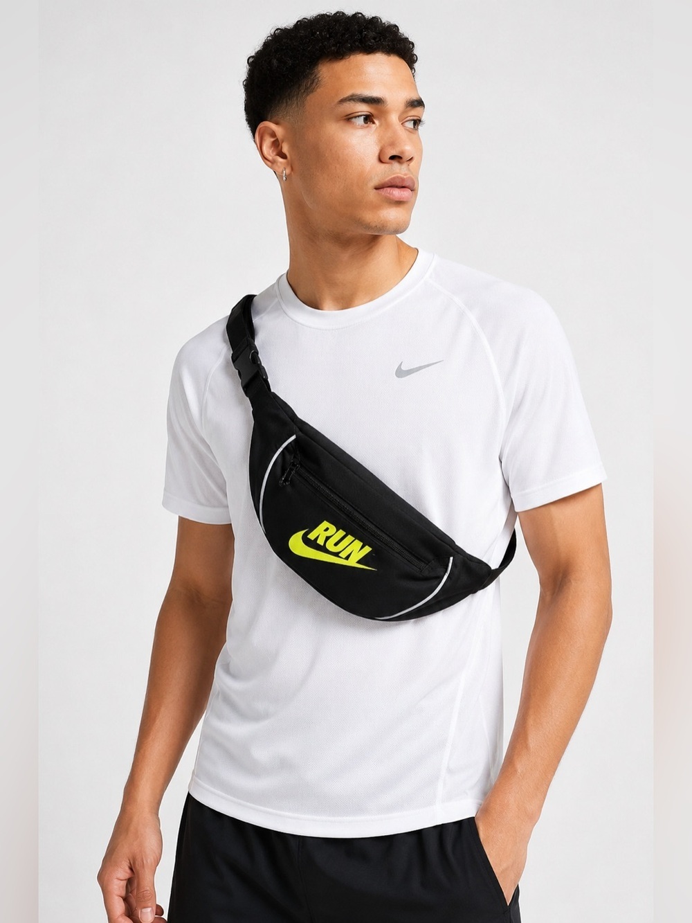 Nike RUN Black Reflective Belt Bag Fanny Pack Crossbody Waist Pack